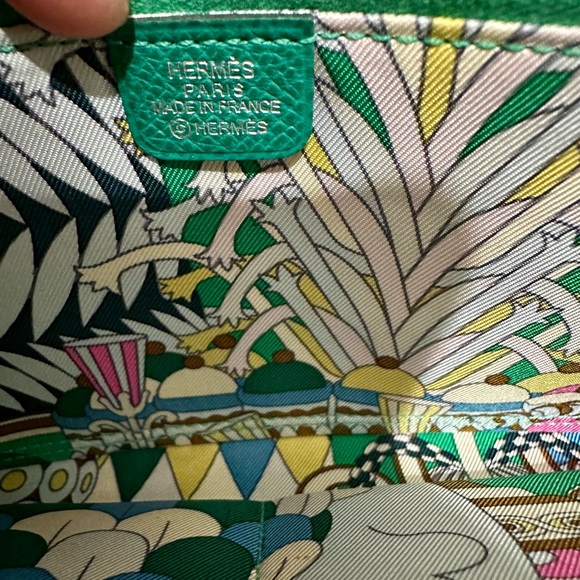 HERMES ❤️🌟GREEN EPSOM AZAP ZIP AROUND SILK’N WALLET.⭐️ - Picture 7 of 8